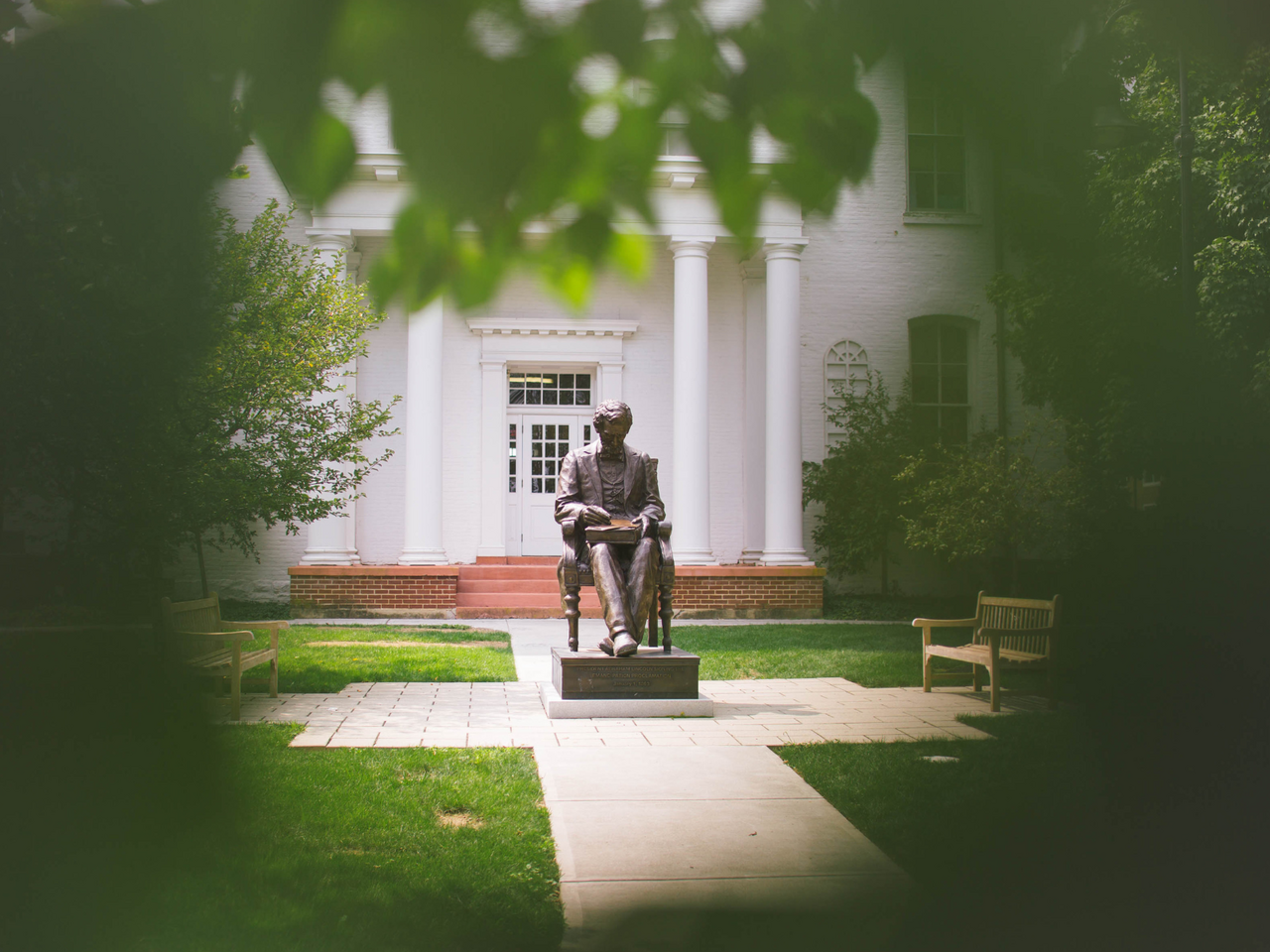 Photograph of Lincoln Statue on Gettysburg Campus