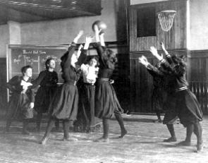 Western High School Girls' Basketball, Washington, DC, 1899. (Courtesy Library of Congress)