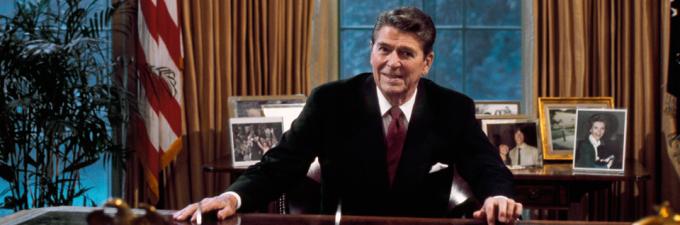Ronald Reagan in the Oval Office, 1986. (Carol M. Highsmith Archive, Library of Congress, Prints and Photographs Division)