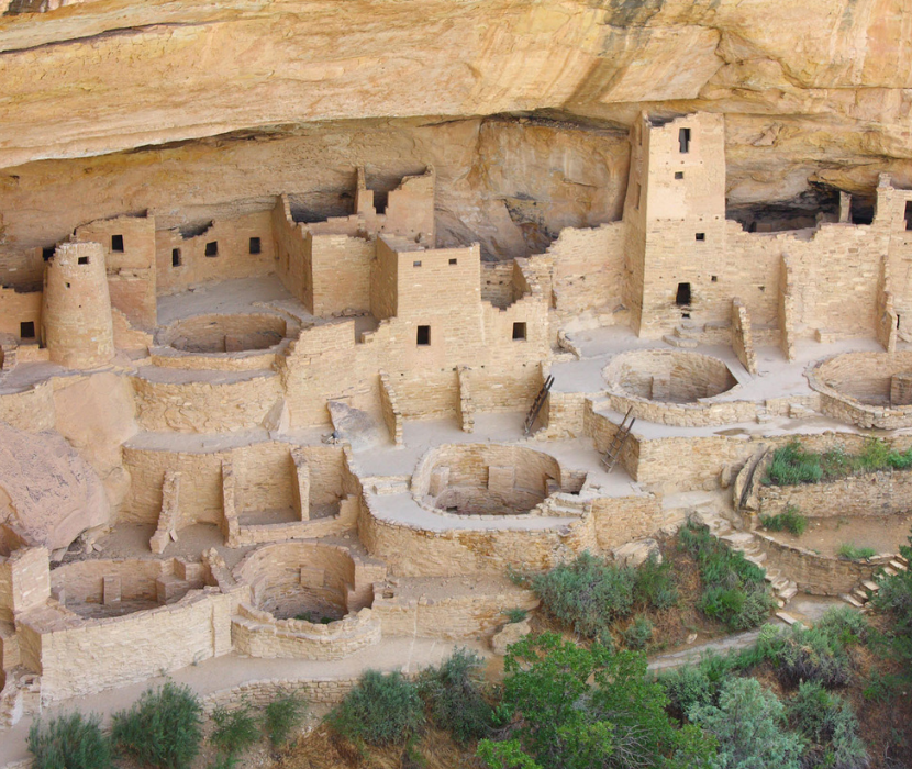 Photograph of Cliff Palace in Colorado, showing pre-columbian Puebloan settlement