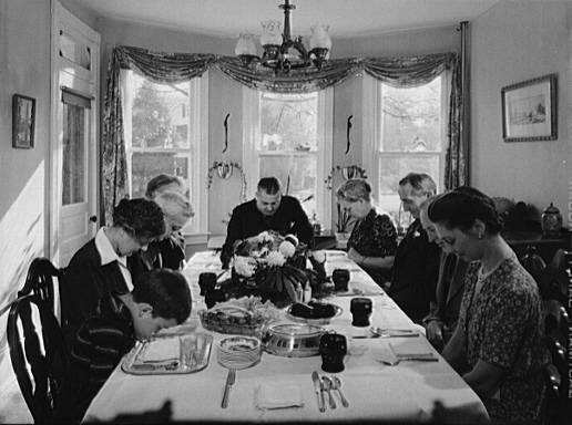 Saying grace before Thanksgiving dinner in Neffsville, Pennsylvania (1942)