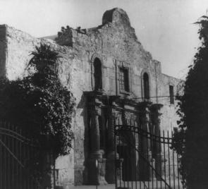 The front of the Alamo, 1922. (LC-USZ62-87798)